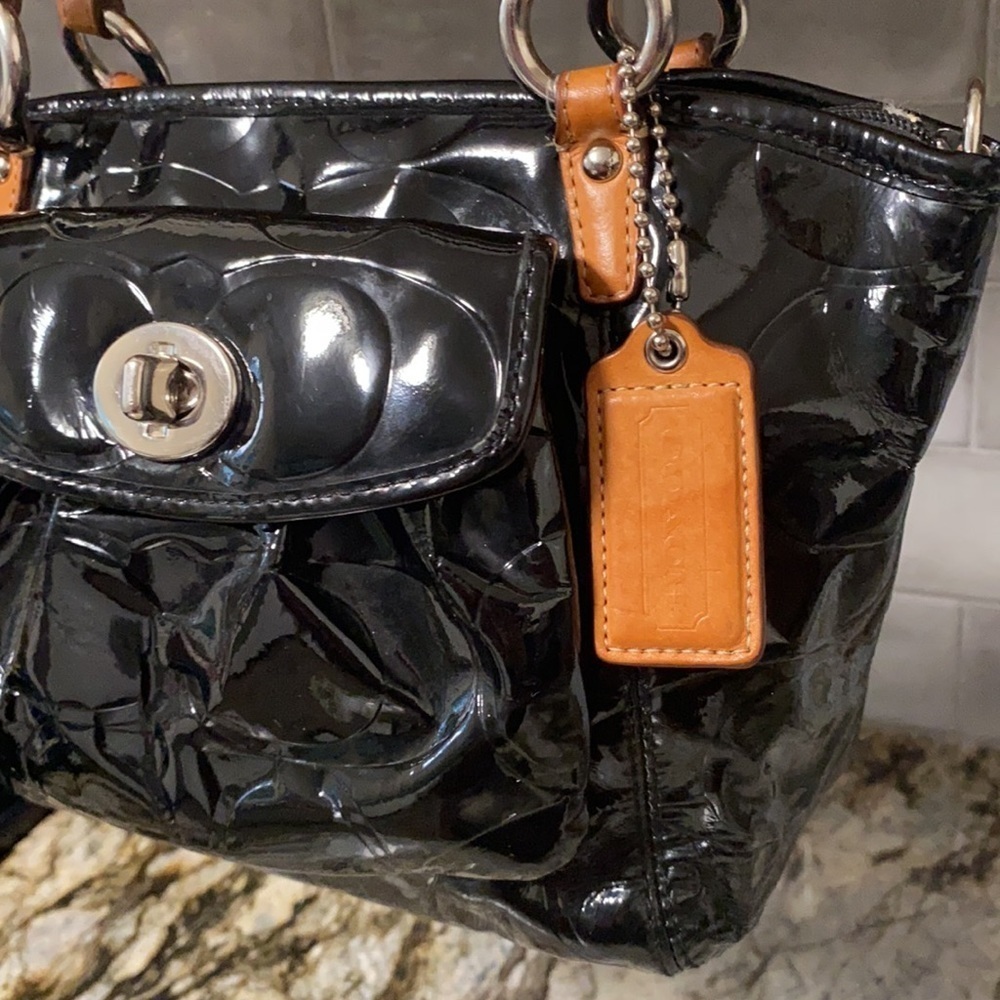 Coach W Signature Embossed Leah Patent Leather Bag - Picture 4 of 11